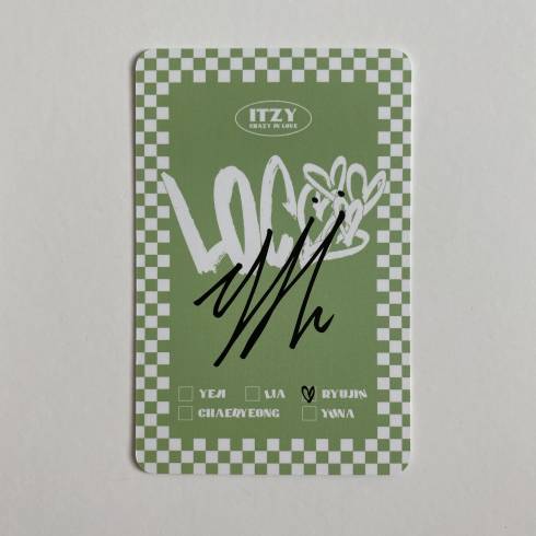 ITZY 1ST ALBUM 'CRAZY IN LOVE' ALBUM PHOTOCARD - RYUJIN (V1)